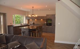 The Bunkhouse - 2 Bedroom Home With Parking